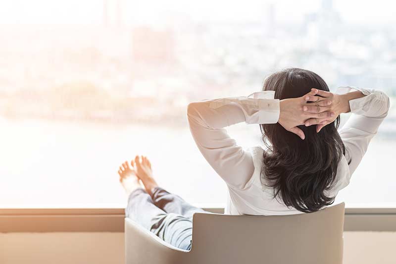 Health in the workplace through ergonomic sit-stand tables