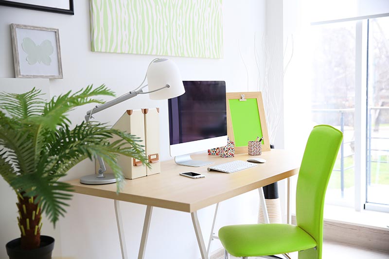 Tidy workplace with electric height-adjustable desk 